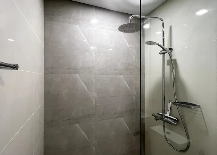 Apartment 10l Luxe Escape At Park Mckinley West Manila