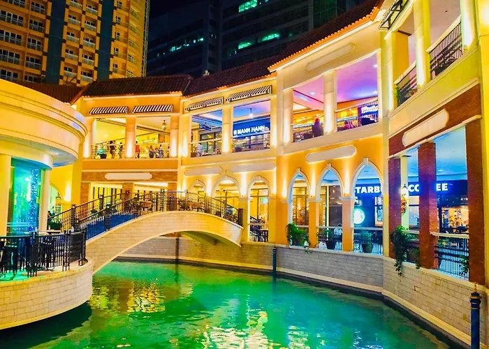 10l Luxe Escape At Park Mckinley West * Manila